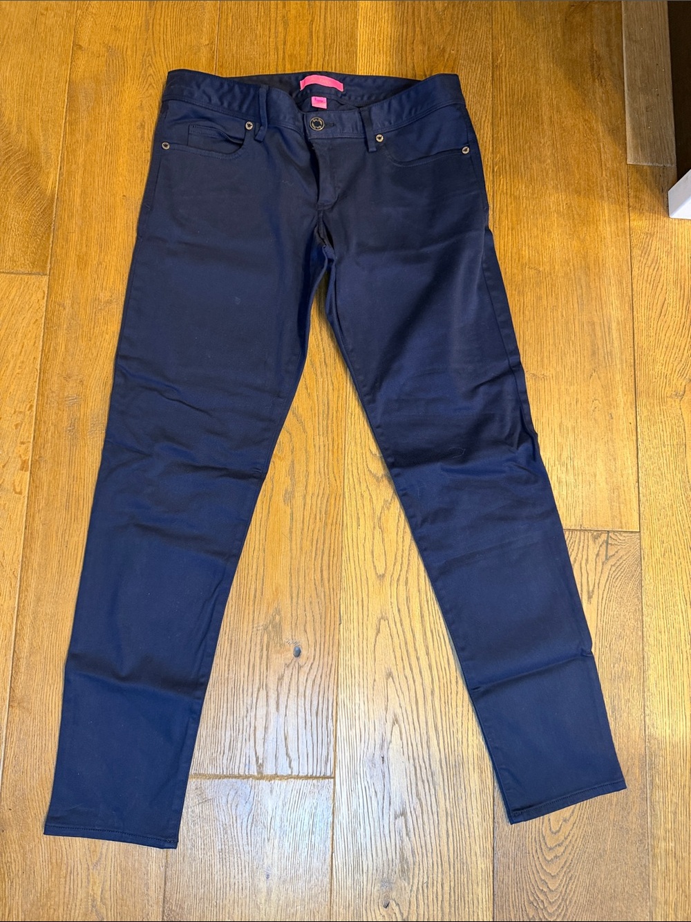 Lilly Pulitzer size 8 Skinny Jeans in Navy with Pink Waist Accent